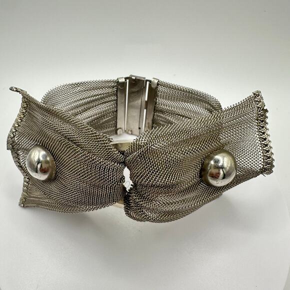 Vintage silver tone metal mesh studded bow ribbon statement wrap bracelet 6.75" - Picture 1 of 6